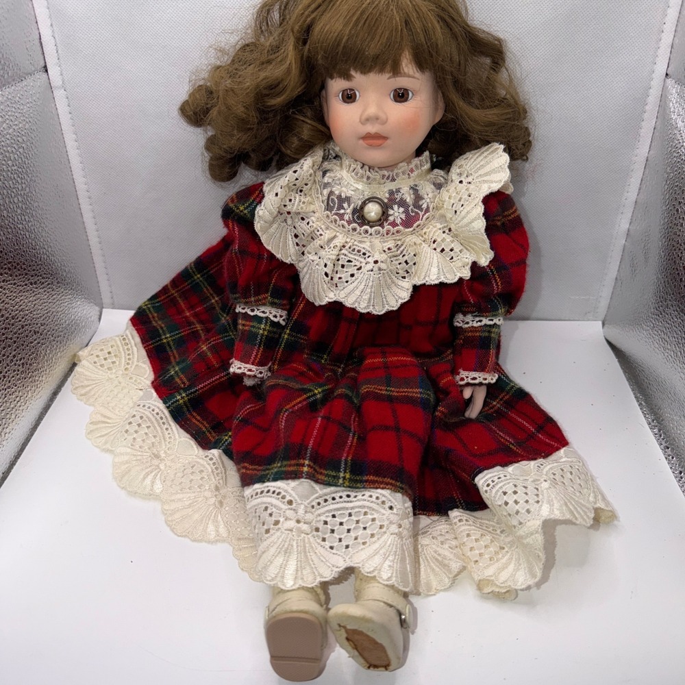 Seymour Mann #383 "Joanie" Connoisseur Collection 18? Porcelain Doll 1992